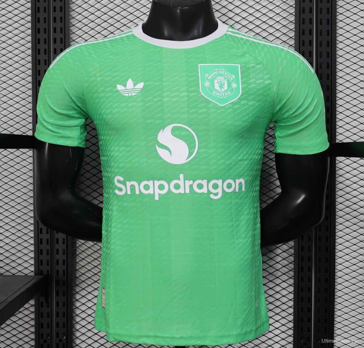 Player Version 25/26 Manchester United Green Goalkeeper Jersey